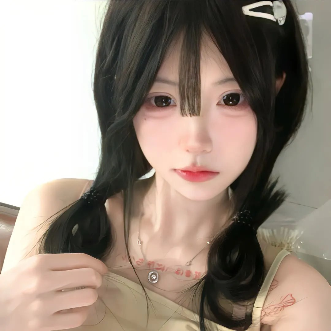 穿盔甲的少女